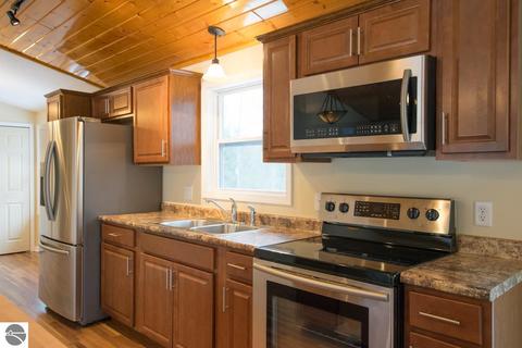 8442 S Rosinski Rd, Cedar, MI 49621 photo 4