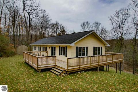 8442 S Rosinski Rd, Cedar, MI 49621 photo 29