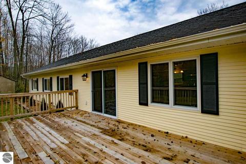 8442 S Rosinski Rd, Cedar, MI 49621 photo 32