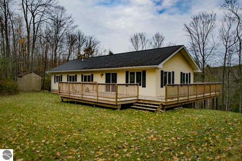 8442 S Rosinski Rd, Cedar, MI 49621 photo 30
