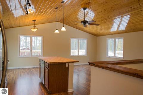 8442 S Rosinski Rd, Cedar, MI 49621 photo 7