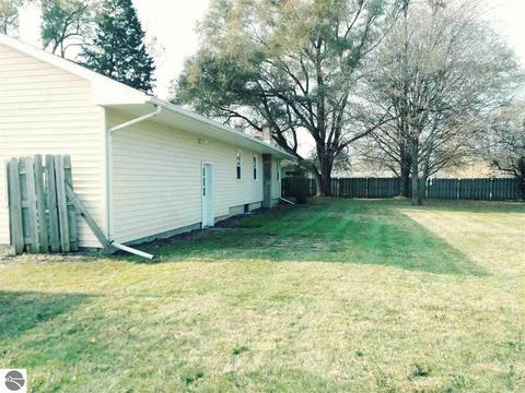 209 E Seaver St, Ithaca, MI 48847 photo 5