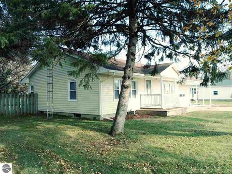 209 E Seaver St, Ithaca, MI 48847 photo 2