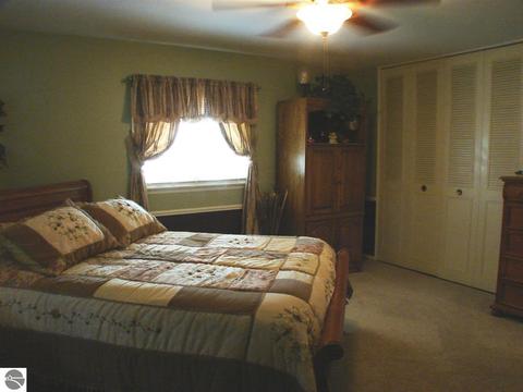 105 Barber St, Ithaca, MI 48847 photo 32