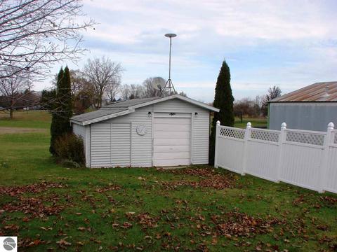 105 Barber St, Ithaca, MI 48847 photo 6