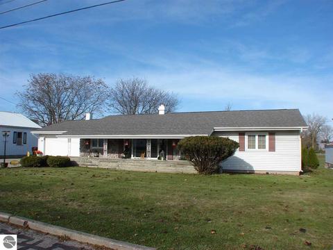 105 Barber St, Ithaca, MI 48847 photo 2
