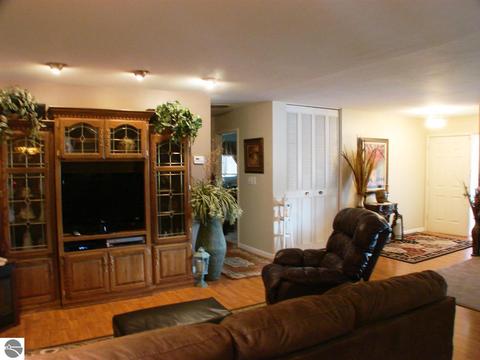 105 Barber St, Ithaca, MI 48847 photo 8