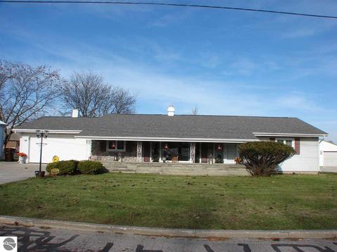 105 Barber St, Ithaca, MI 48847 photo 1