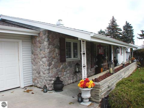 105 Barber St, Ithaca, MI 48847 photo 3