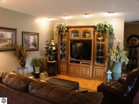 105 Barber St, Ithaca, MI 48847 photo 9