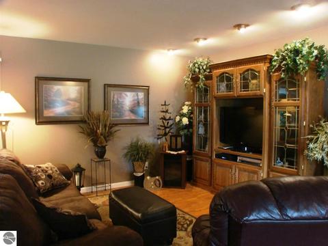 105 Barber St, Ithaca, MI 48847 photo 7