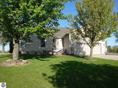 149 S Alger Rd, Ithaca, MI 48847 photo 2