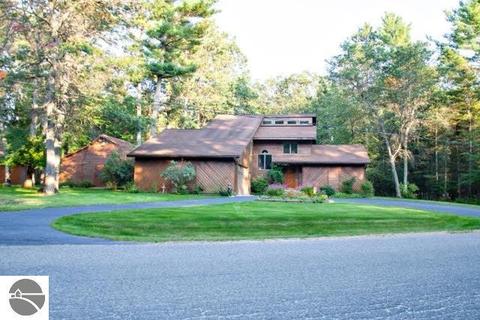 1277 Euclid Ave, Grayling, MI 49738 photo 3