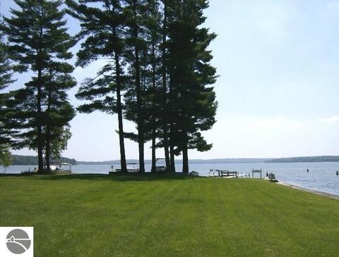 1277 Euclid Ave, Grayling, MI 49738 photo 4