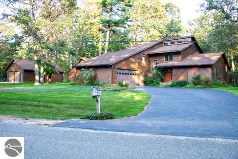 1277 Euclid Ave, Grayling, MI 49738 photo 1