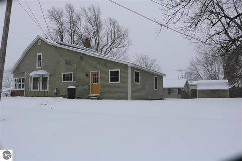 129 N Jeffery Ave, Ithaca, MI 48847 photo 2