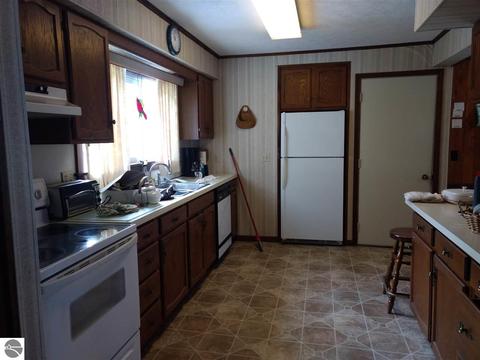 606 N Ct, Au Gres, MI 48703 photo 16