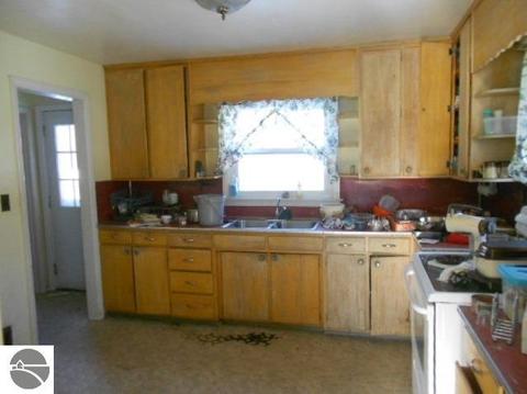 10472 W Bennett Rd, Sumner, MI 48889 photo 4