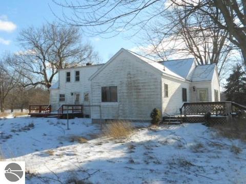 10472 W Bennett Rd, Sumner, MI 48889 photo 2