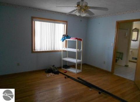 10472 W Bennett Rd, Sumner, MI 48889 photo 5