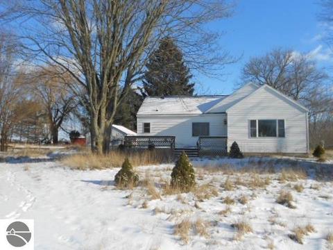 10472 W Bennett Rd, Sumner, MI 48889 photo 12