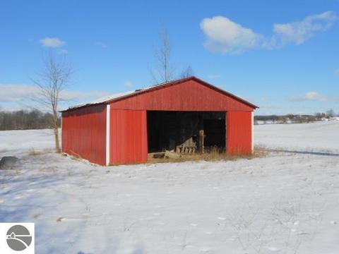 10472 W Bennett Rd, Sumner, MI 48889 photo 11