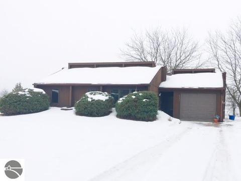 4936 E Walton Rd, Shepherd, MI 48883 photo 1