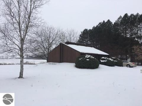 4936 E Walton Rd, Shepherd, MI 48883 photo 2