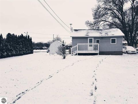 1024 Pine Ave, Alma, MI 48801 photo 2