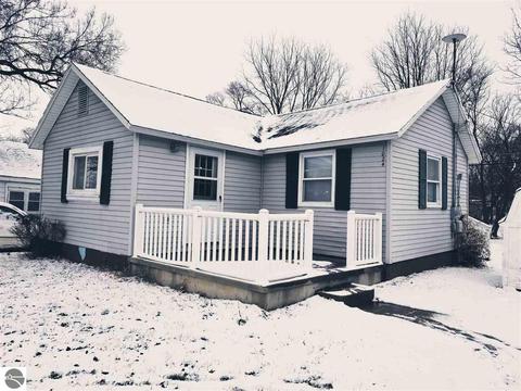 1024 Pine Ave, Alma, MI 48801 photo 1