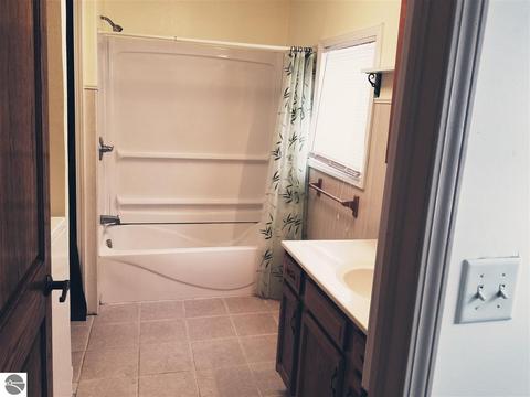 1024 Pine Ave, Alma, MI 48801 photo 6