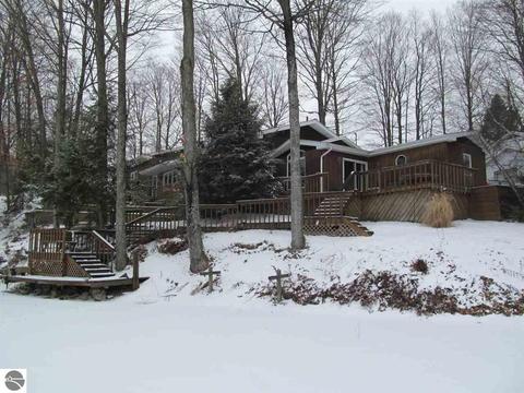 775 Hillcrest Dr, Boon, MI 49618 photo 1
