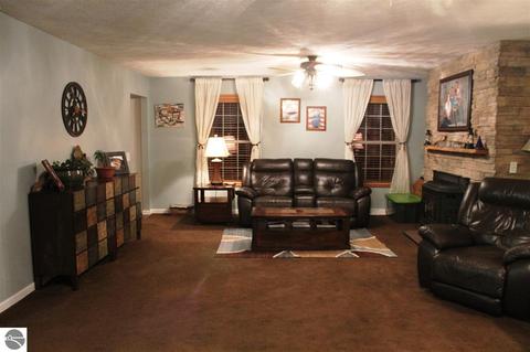 2677 W Humphrey Rd, Ithaca, MI 48847 photo 8
