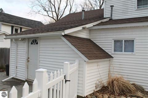 411 Emerson St, Ithaca, MI 48847 photo 2