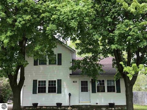 411 Emerson St, Ithaca, MI 48847 photo 1
