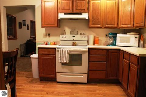 411 Emerson St, Ithaca, MI 48847 photo 5