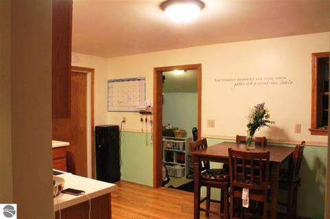 411 Emerson St, Ithaca, MI 48847 photo 7