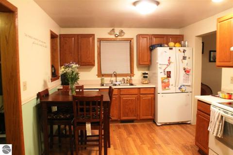 411 Emerson St, Ithaca, MI 48847 photo 6