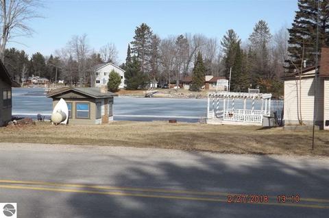 1404 Sioux Ln, Gladwin, MI 48624 photo 2