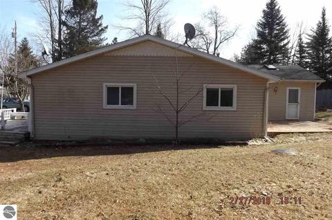 1404 Sioux Ln, Gladwin, MI 48624 photo 3