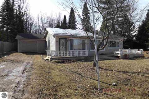1404 Sioux Ln, Gladwin, MI 48624 photo 1