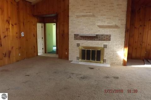 1404 Sioux Ln, Gladwin, MI 48624 photo 7