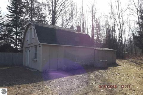 1404 Sioux Ln, Gladwin, MI 48624 photo 4