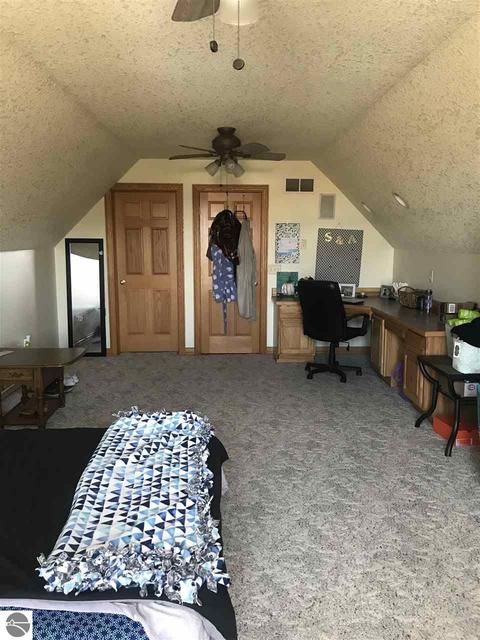 302 Red Maple Ln, Shepherd, MI 48883 photo 32
