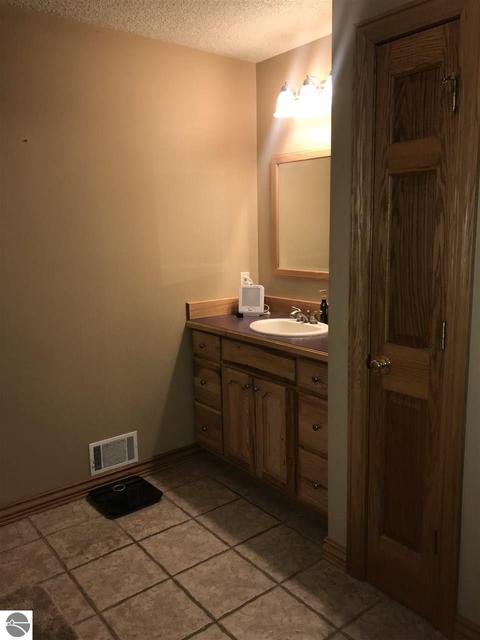 302 Red Maple Ln, Shepherd, MI 48883 photo 21