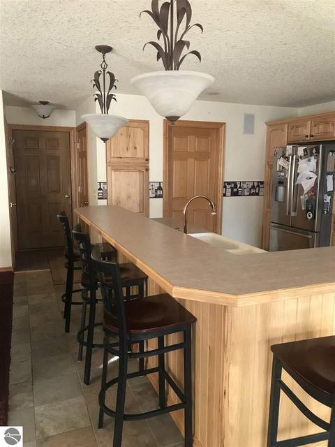 302 Red Maple Ln, Shepherd, MI 48883 photo 10