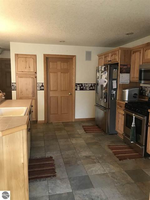 302 Red Maple Ln, Shepherd, MI 48883 photo 13