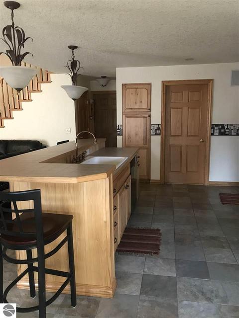 302 Red Maple Ln, Shepherd, MI 48883 photo 9
