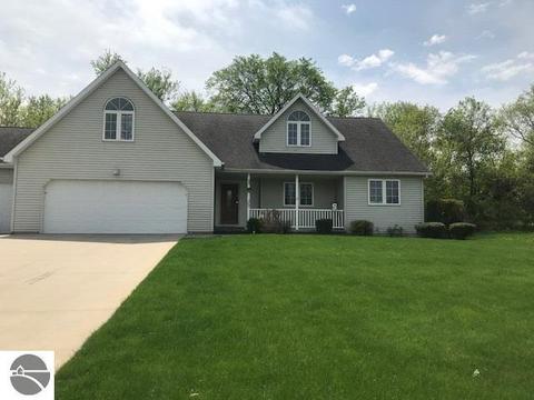 302 Red Maple Ln, Shepherd, MI 48883 photo 1