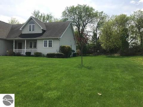 302 Red Maple Ln, Shepherd, MI 48883 photo 3